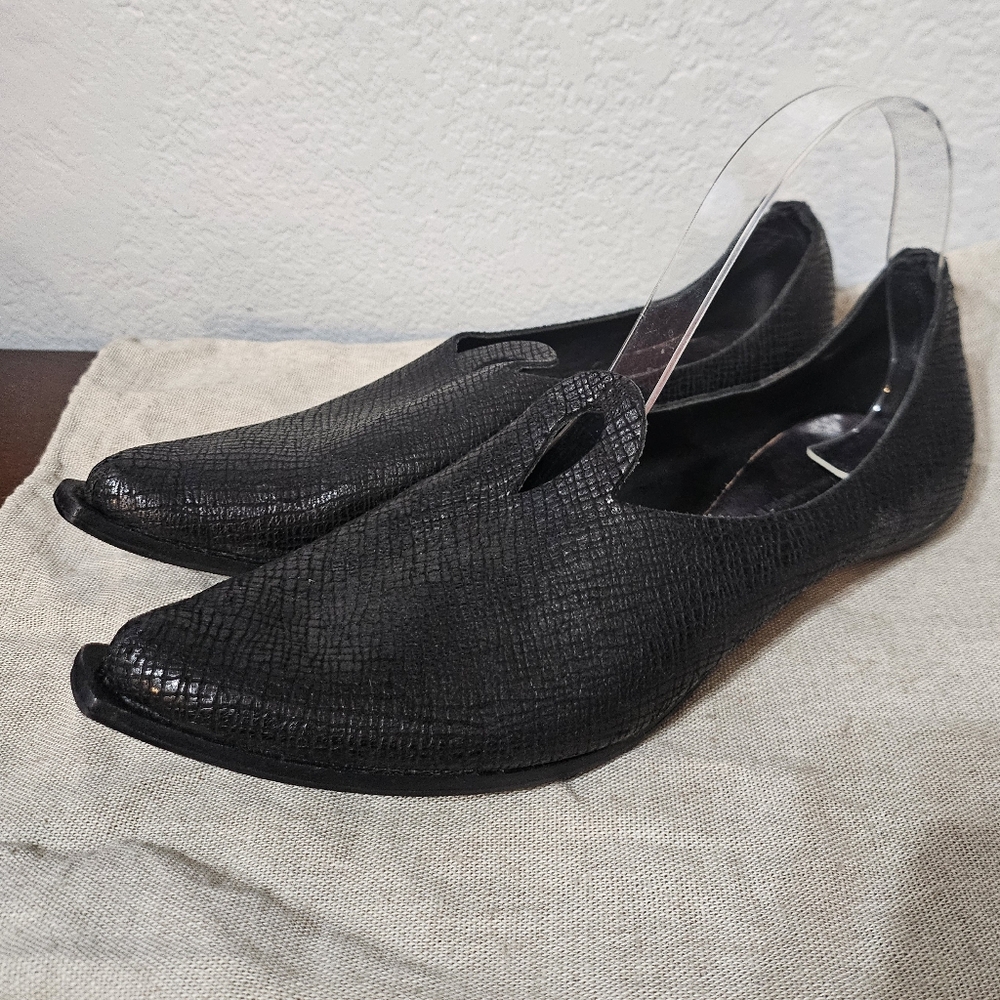 CYDWOQ Pointed Black Leather Flats